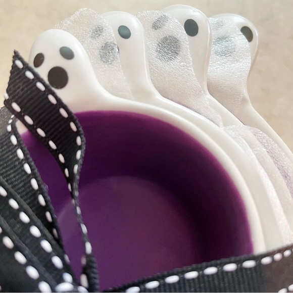 Rae Dunn Ghost face shaped handle Measuring Cups 4pc set ALL MATTE NWT Haloween - Picture 3 of 10